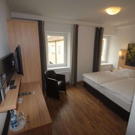 Hotel Deutsches Haus Kitzingen Buitenkant foto
