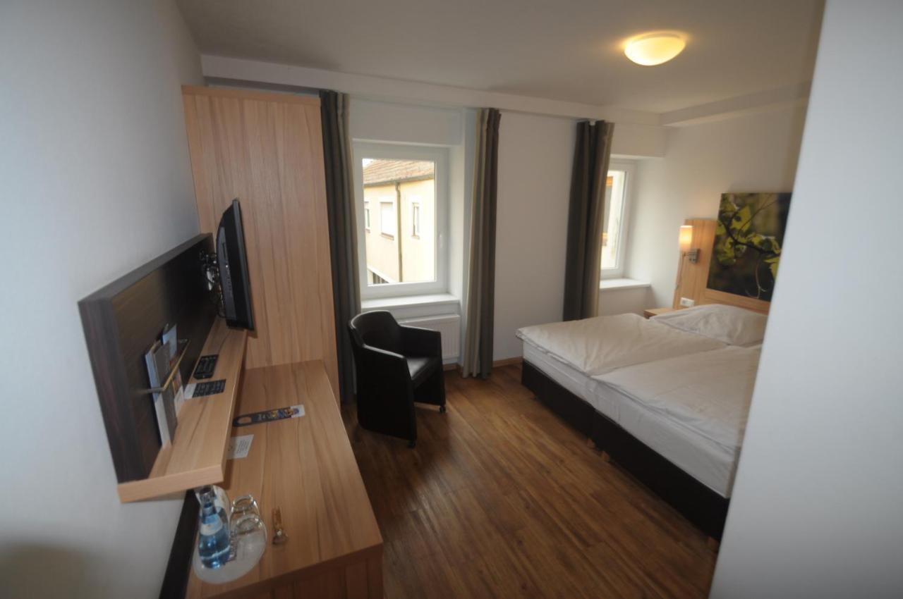 Hotel Deutsches Haus Kitzingen Buitenkant foto